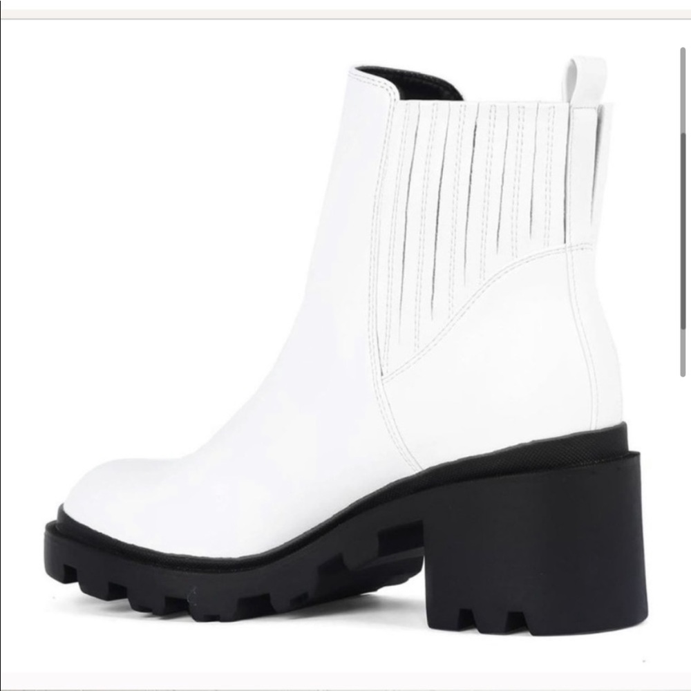 White Report Boots - Block Heel. White Chelsea block heel boots.